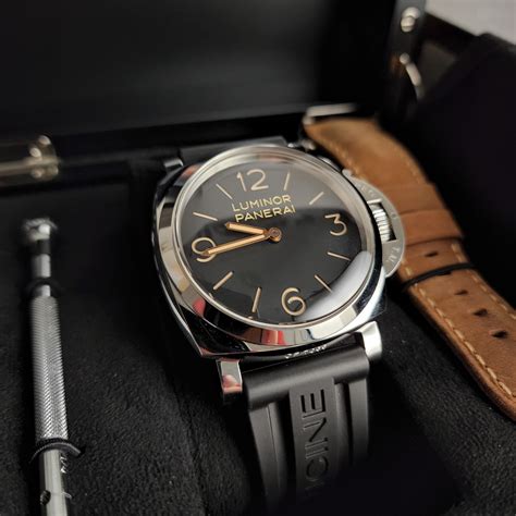 panerai 587 vs 372|Panerai luminor 1950.